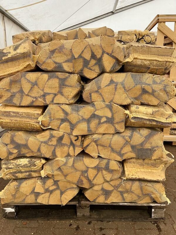 Kiln dried 25L nets of birch firewood. 104 nets on pallet. Price per pallet. - Image 4