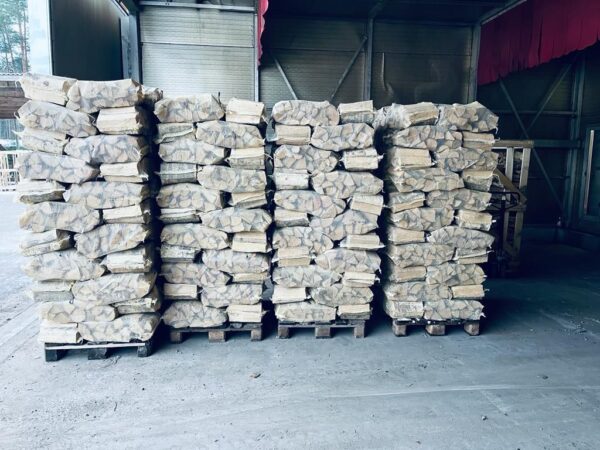 Kiln dried 25L nets of birch firewood. 104 nets on pallet. Price per pallet. - Image 3